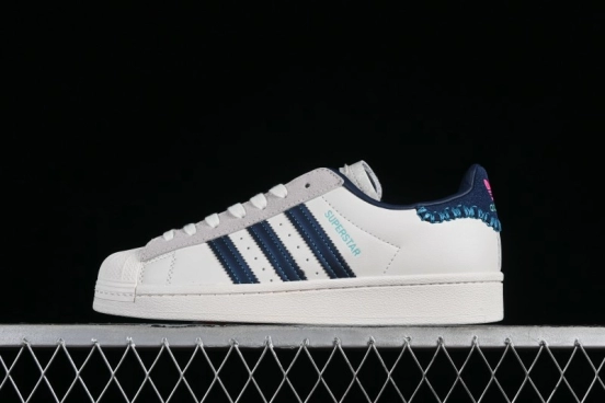 Adidas Originals Superstar Casual Sneakers with Shell Toe Design - ID1139