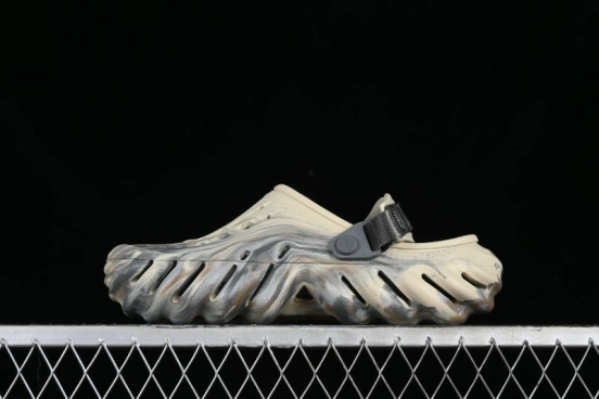 Crocs Classic Clog Slip-On Beach Sandals with Ventilation Holes - B.D4